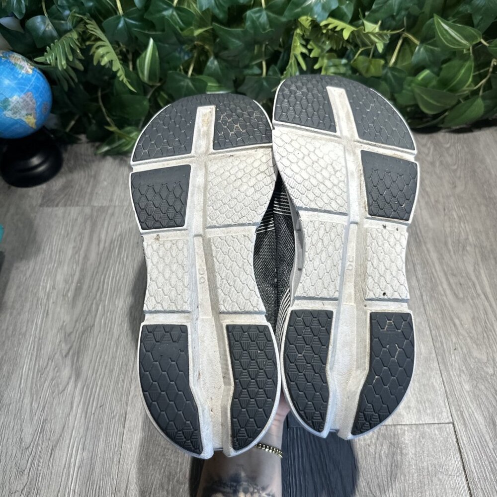 On Running CloudGo Men's Size 11.5 Running Athlet… - image 7